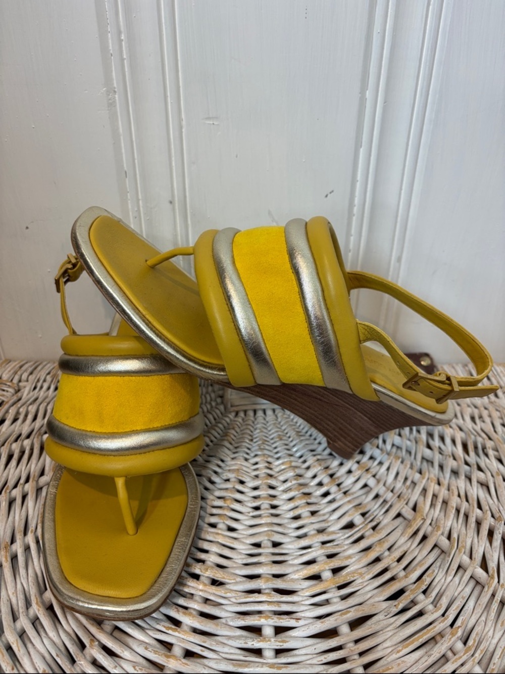 TORY BURCH Mustard Yellow & Gold Leather Sandals | Wood Heel | Size 9M